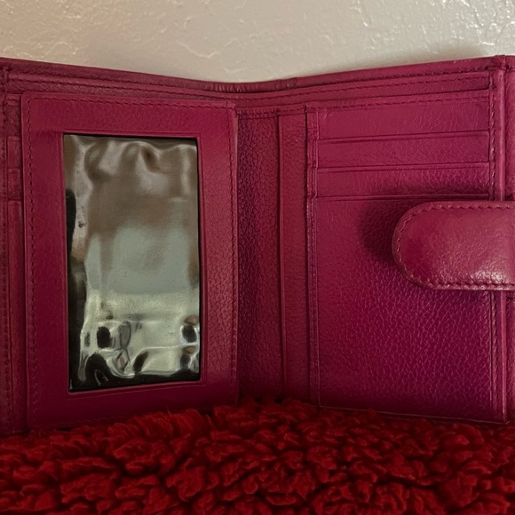 CHRISTIAN DIOR AUTHENTIC PINK COMPACT WALLET WITH GOLD TONE ACCENT. EUC. - Picture 4 of 10